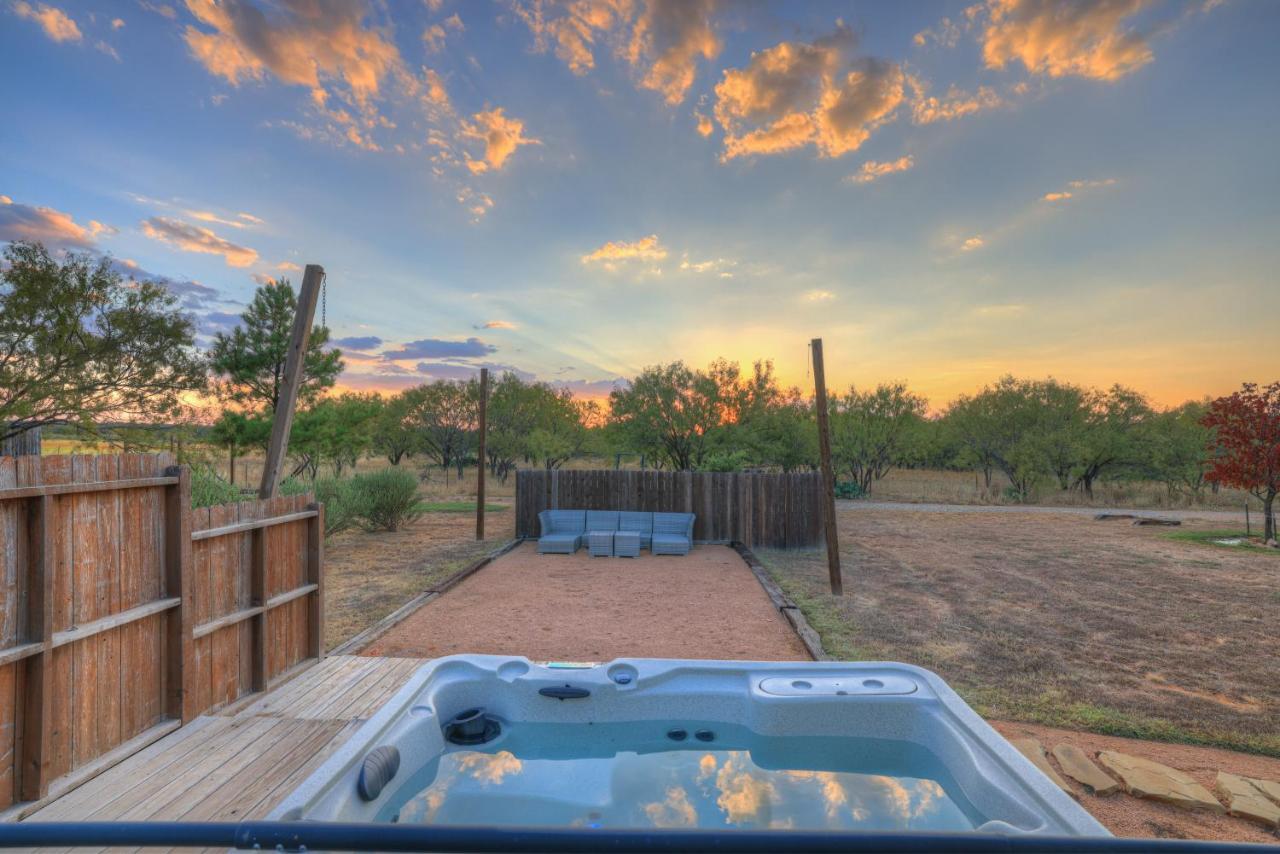 Vaughan W/Hot Tub And Grill Fredericksburg Exteriör bild