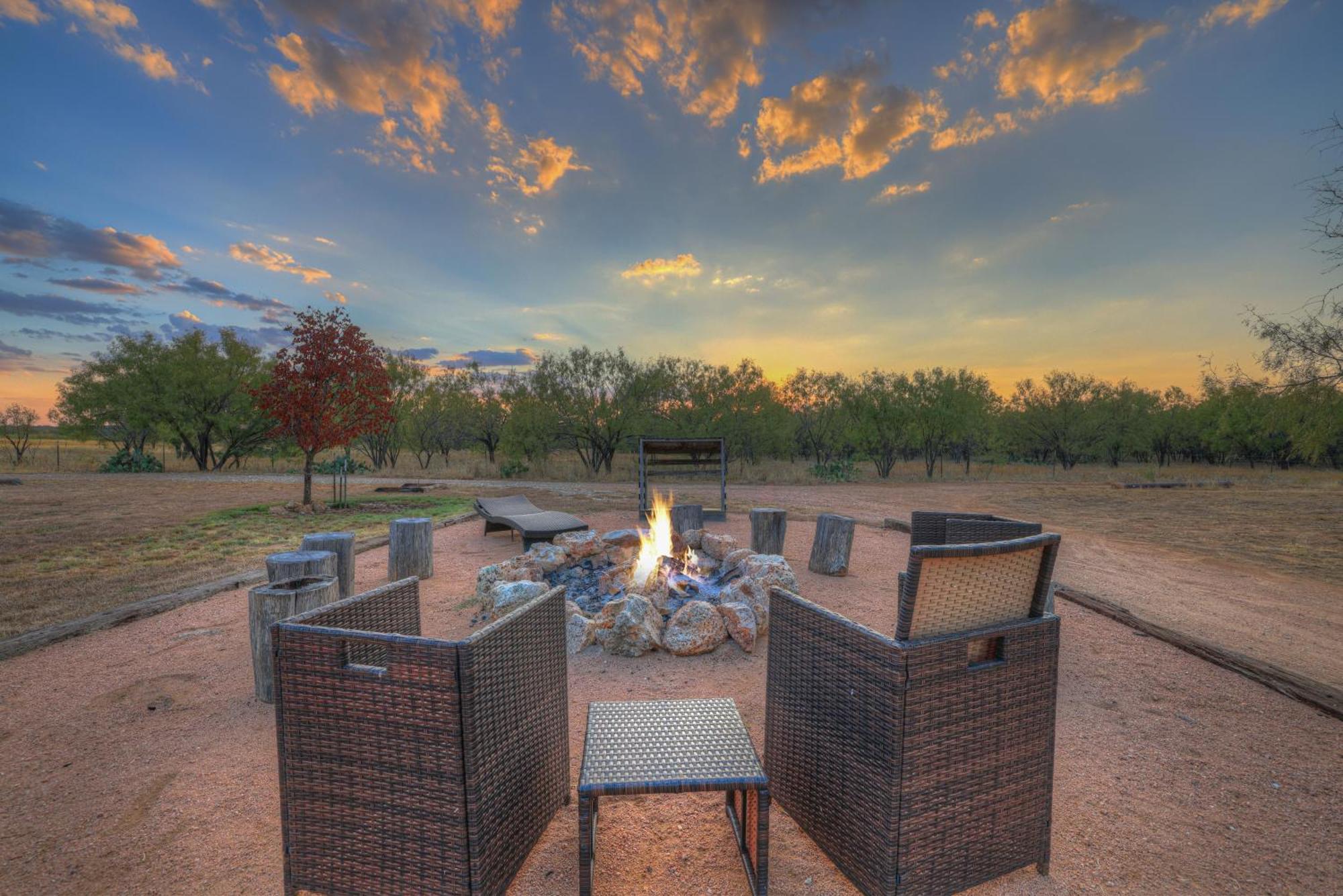 Vaughan W/Hot Tub And Grill Fredericksburg Exteriör bild